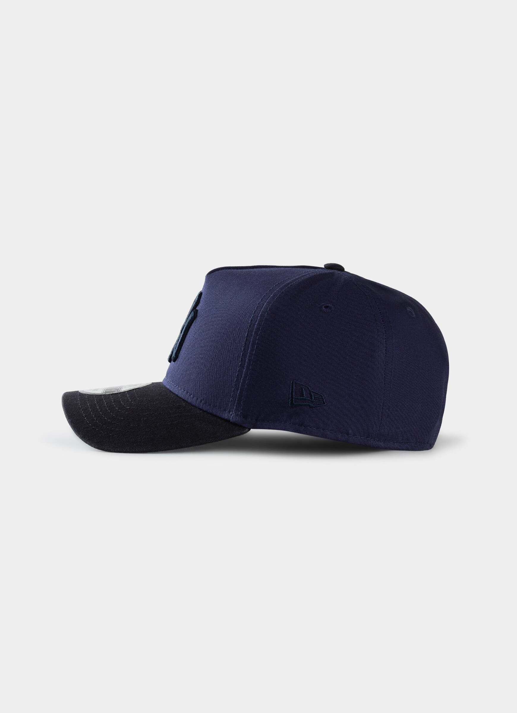 new-era-mlb-9forty-a-frame-new-york-yankees-2shade-wash-light-navy-snapback-navy-side-60121