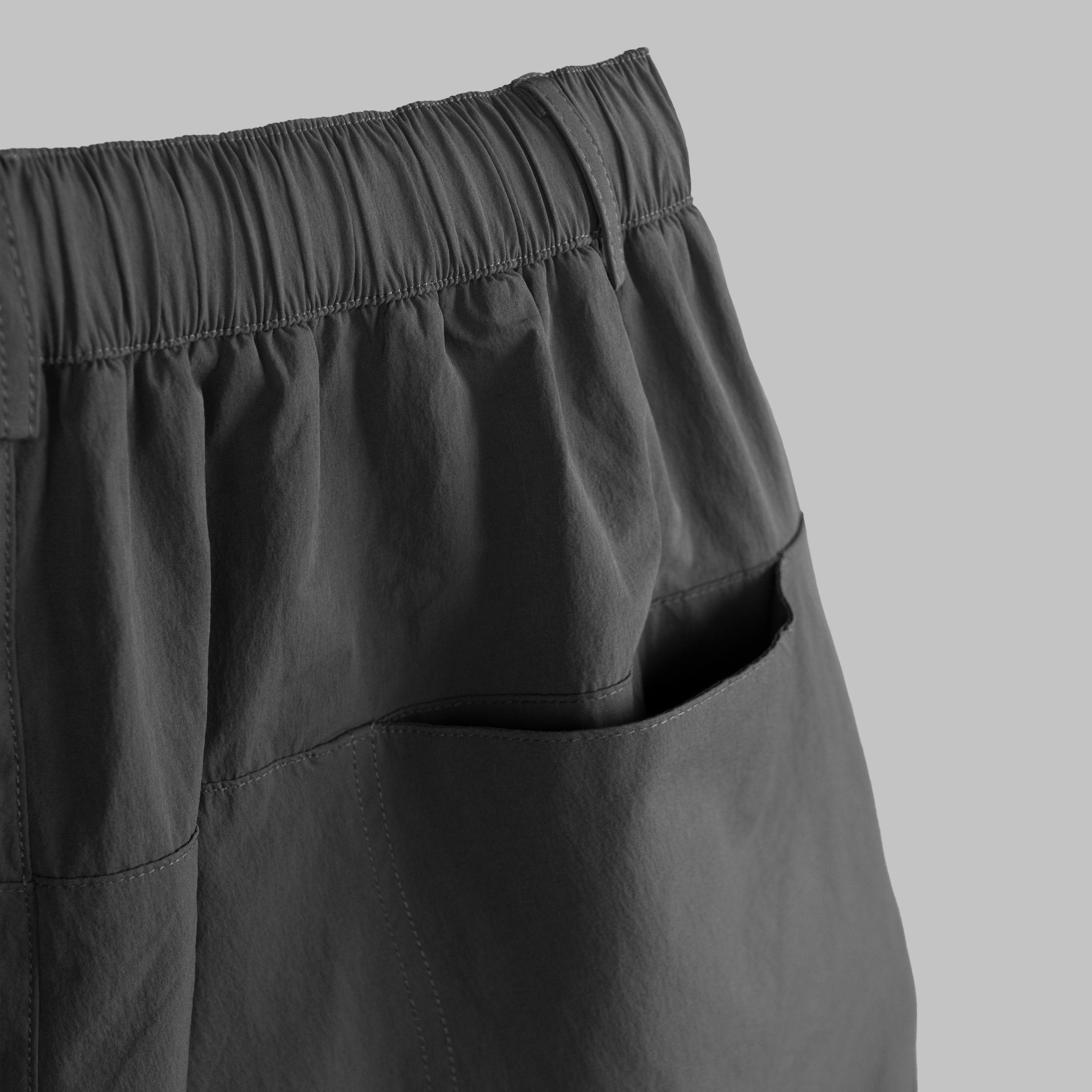 Pleats Curve Pants Close Up_4