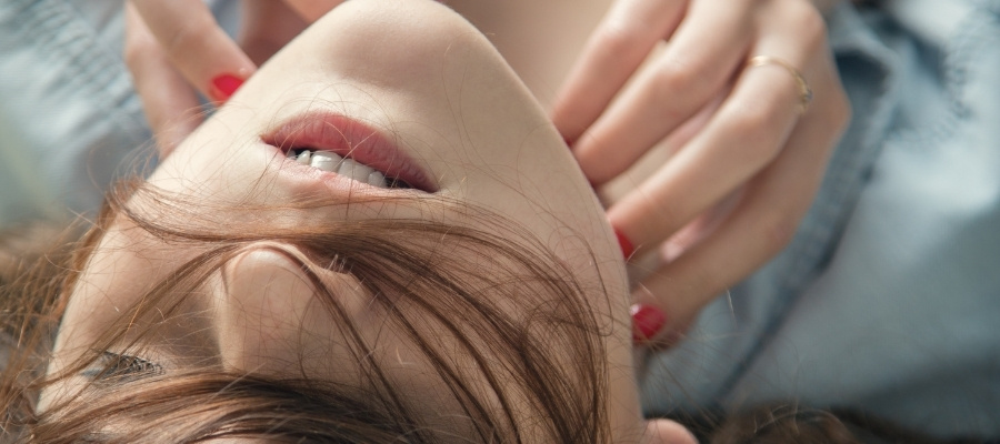 掐脖子會有的反應