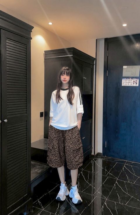 LINE_ALBUM_95916-韓國豹紋口袋工作六分褲_260529_5