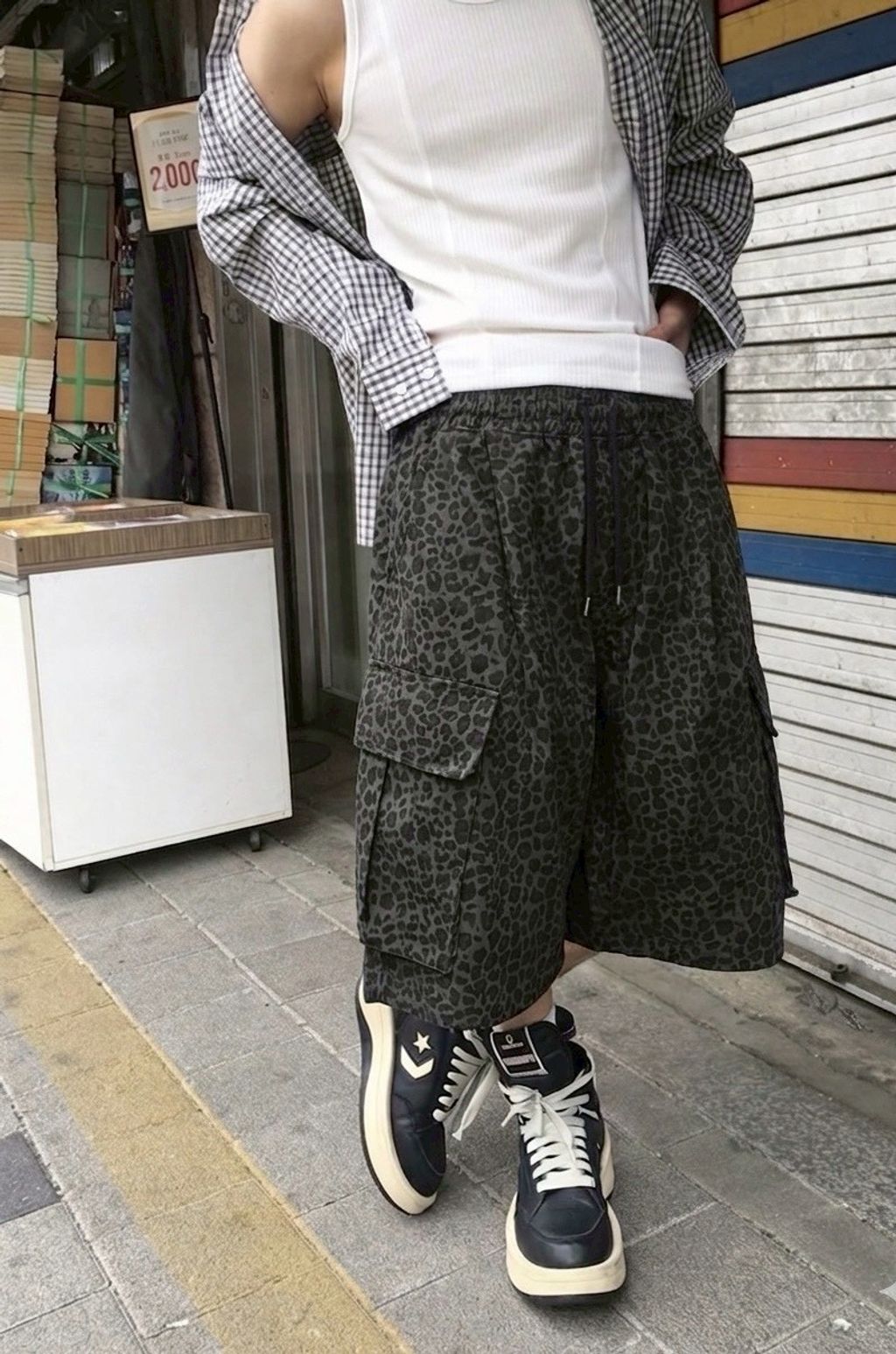 LINE_ALBUM_95916-韓國豹紋口袋工作六分褲_260529_1