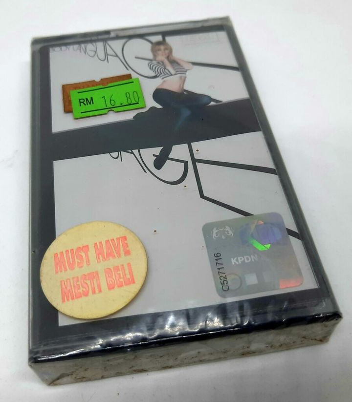 kylie-minogue-896x1024.jpeg