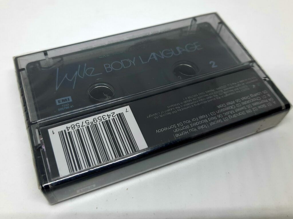 kylie-minogue-back-1024x768.jpeg