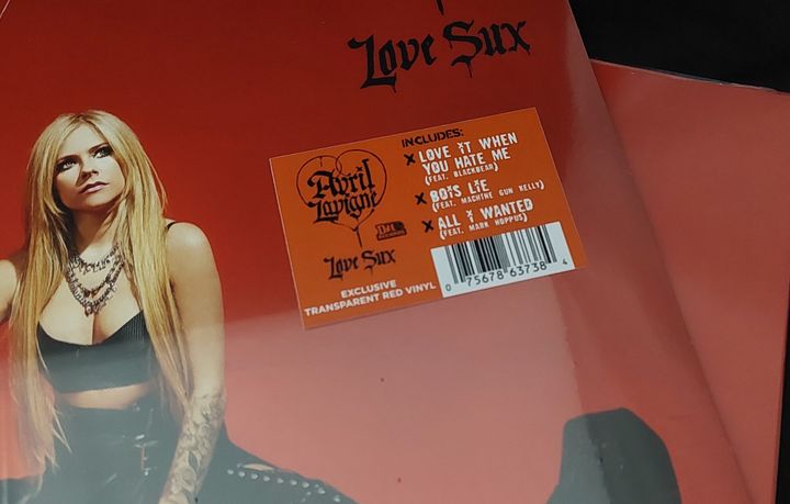 love-sux-label