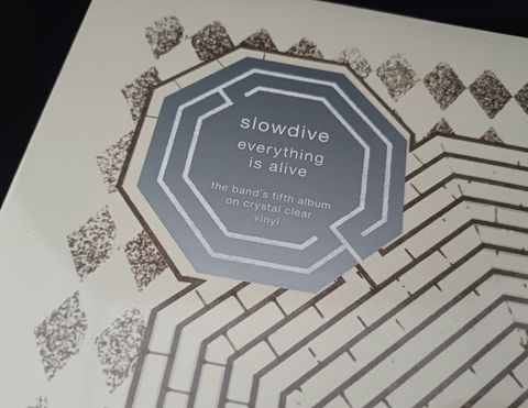 slowdive-everything-label