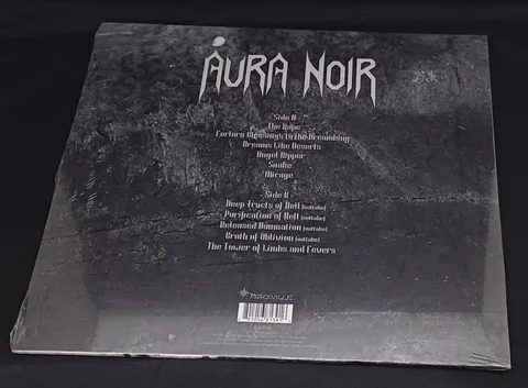 auro-noir-back