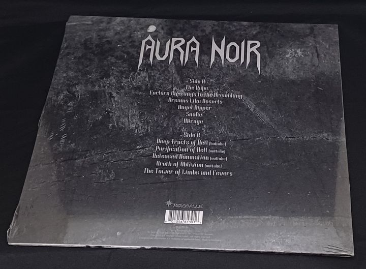 auro-noir-back