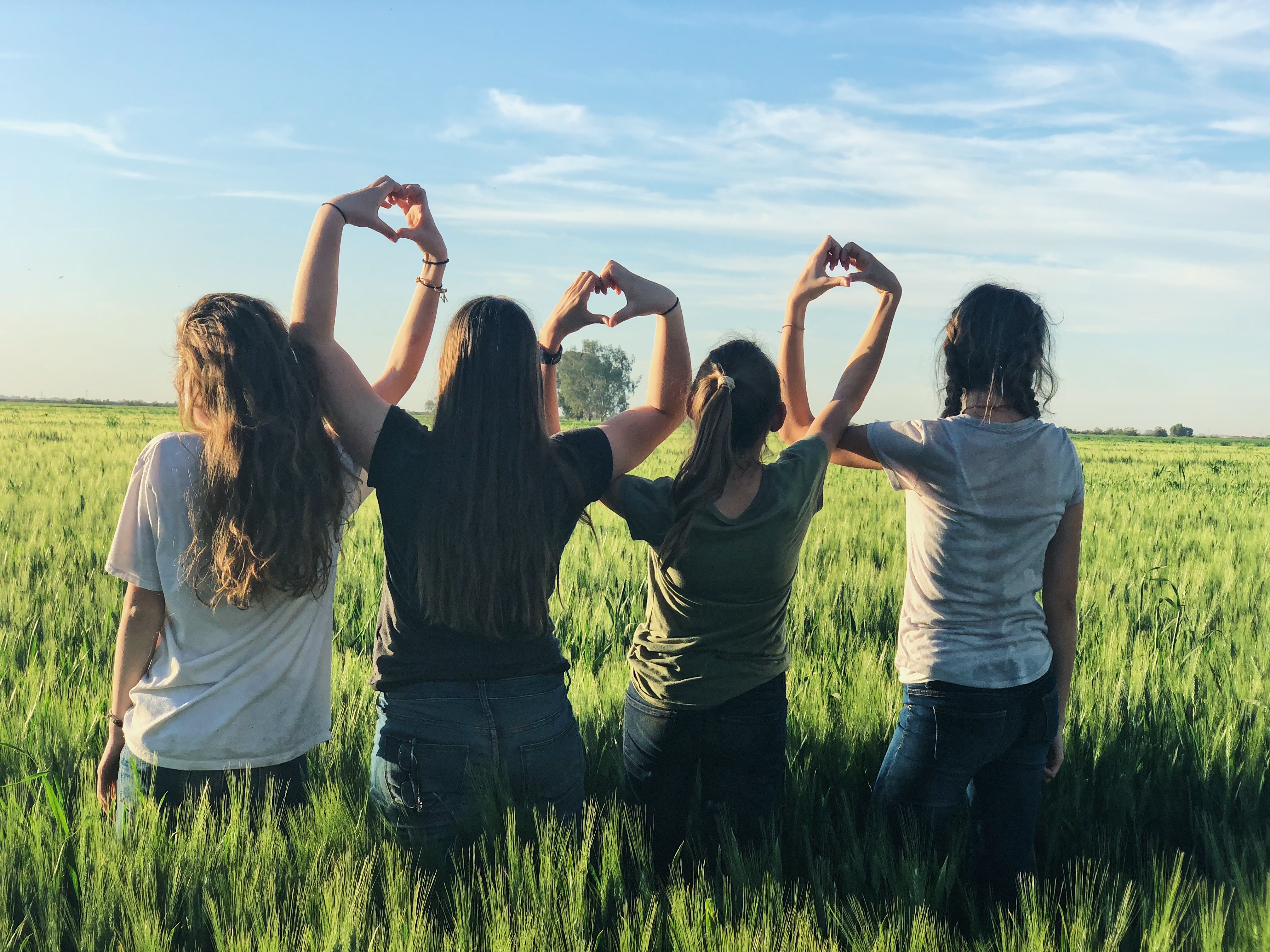 Chatting with relatives and friends often and staying in a good mood can also help intestinal health.jpg 與親友常聊天,保持好心情也能幫助腸道健康.jpg