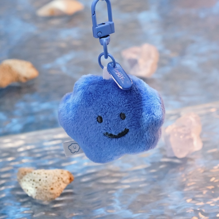 🔵 海洋喜寶 是海洋之心 沉穩平靜的寶藍 🌊 海洋怒君 是暗潮洶湧 詭譎難測的深海藍 📘海洋小哀 是餘波蕩漾 悲傷無以名狀的琉璃藍 🐋 海洋樂樂 是雀躍翻騰 波光粼粼的海豚藍