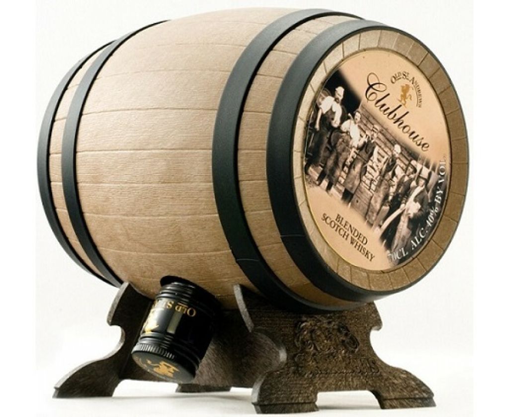 Old-St-Andrews-Clubhouse-Whisky-Barrel-gift-pack-07l-880x720.jpg