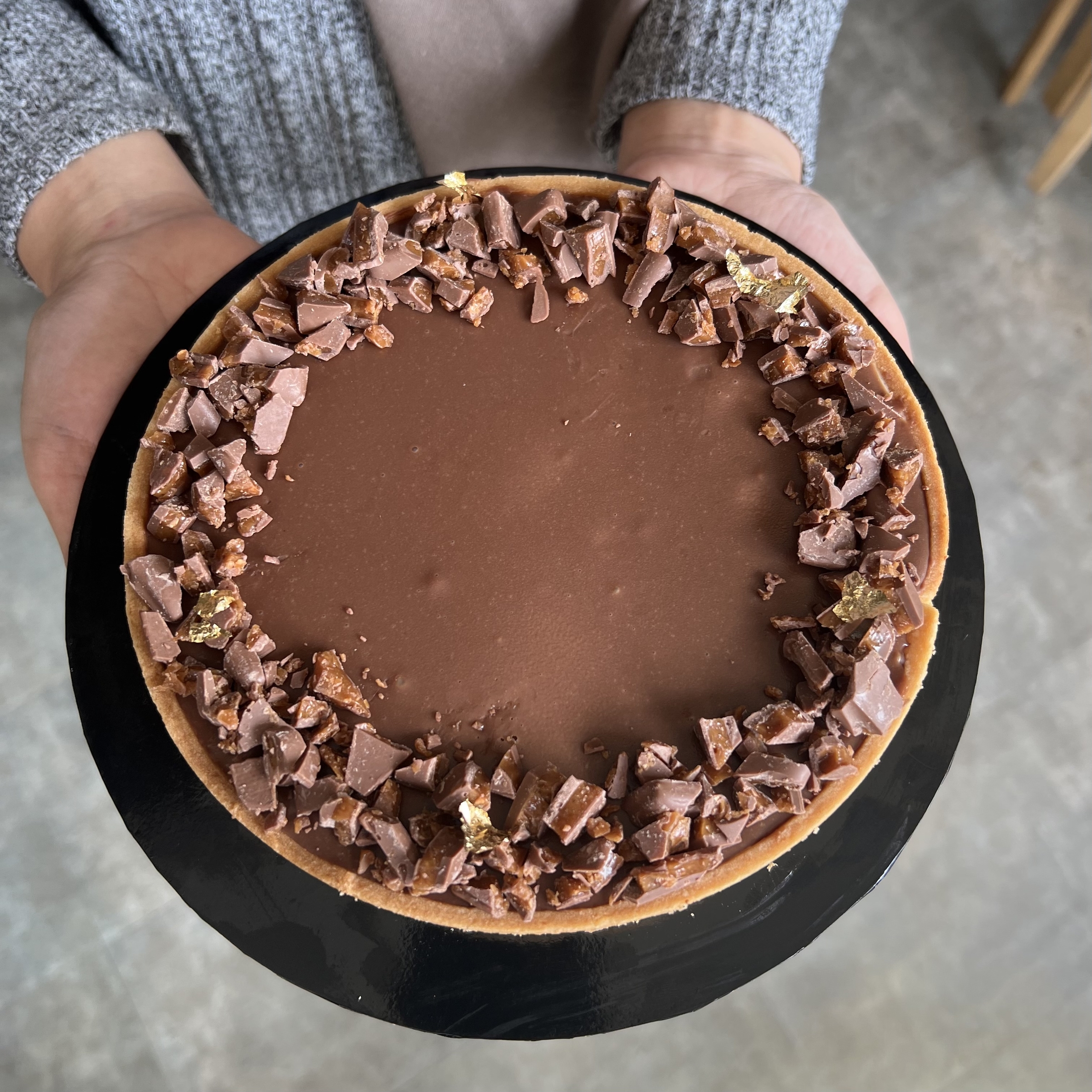 Daim Chocolate Cake with Crunchy Caramel 400g | Desserts | Iceland Foods