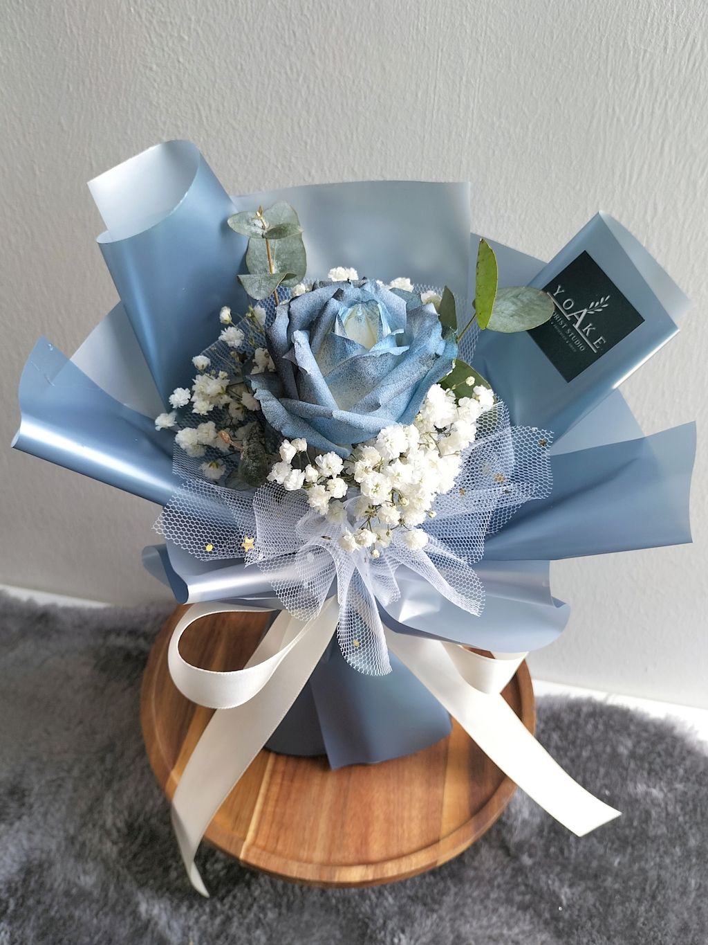 spray-colour-imported-white-rose-bouquet-in-kl.png