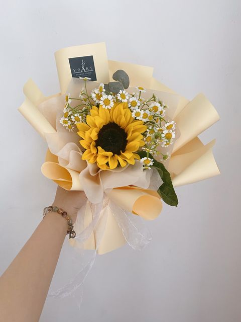 single-stalk-sunflower-bouquet-with-chamonile-flower-ampang-florist-near-me.JPG