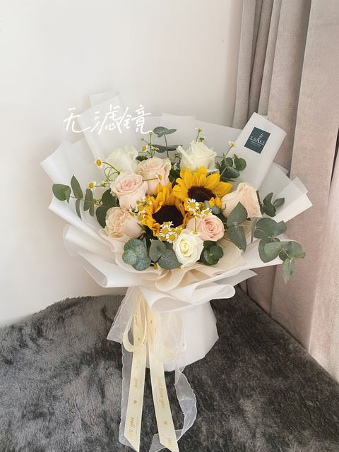 white-pink-rose-with-sunflower-bouquet-kl-florist-in-ampang-price-affordable.JPG