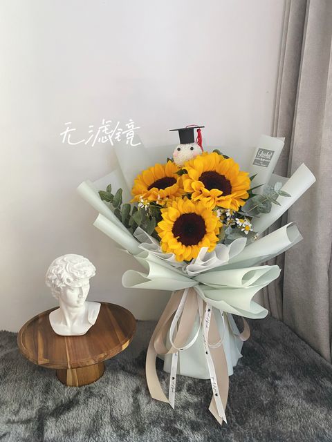 sunflower-bouquet-congratulation-graduation-kl-florist-near-me-budget-less-than-rm150.JPG