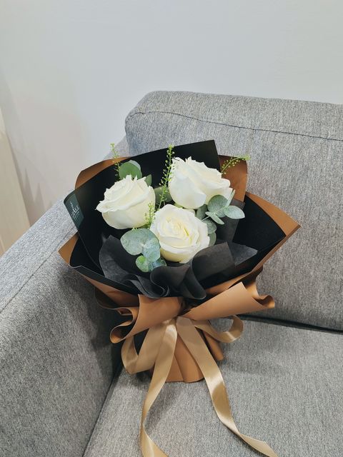 White rose - fresh flower bouquet delivery KL – Yoake Florist