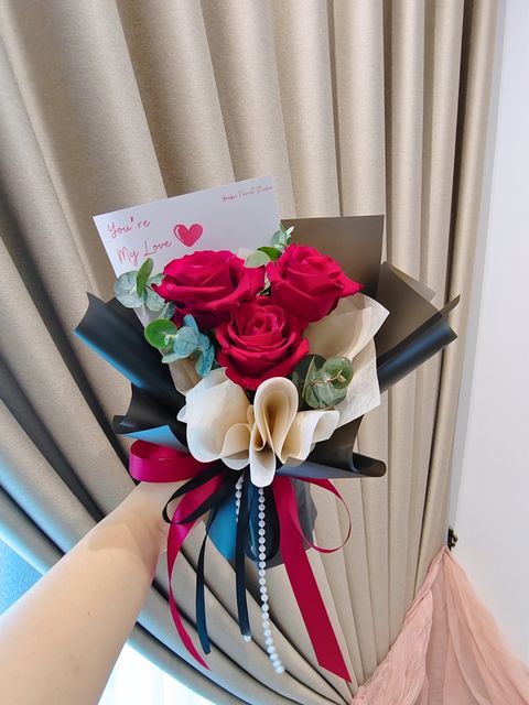 special design red rose bouquet - flower bouquet delivery KL – Yoake Florist