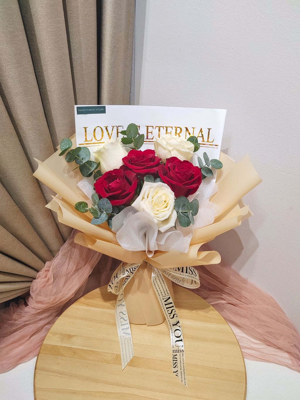 KL flower delivery - fresh rose and special design
