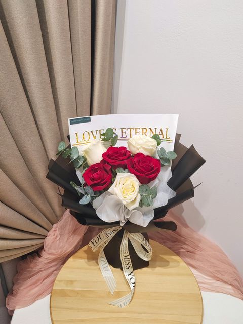 red rose & white rose bouquet for your love one - flower bouquet delivery Klang valley – Yoake Florist