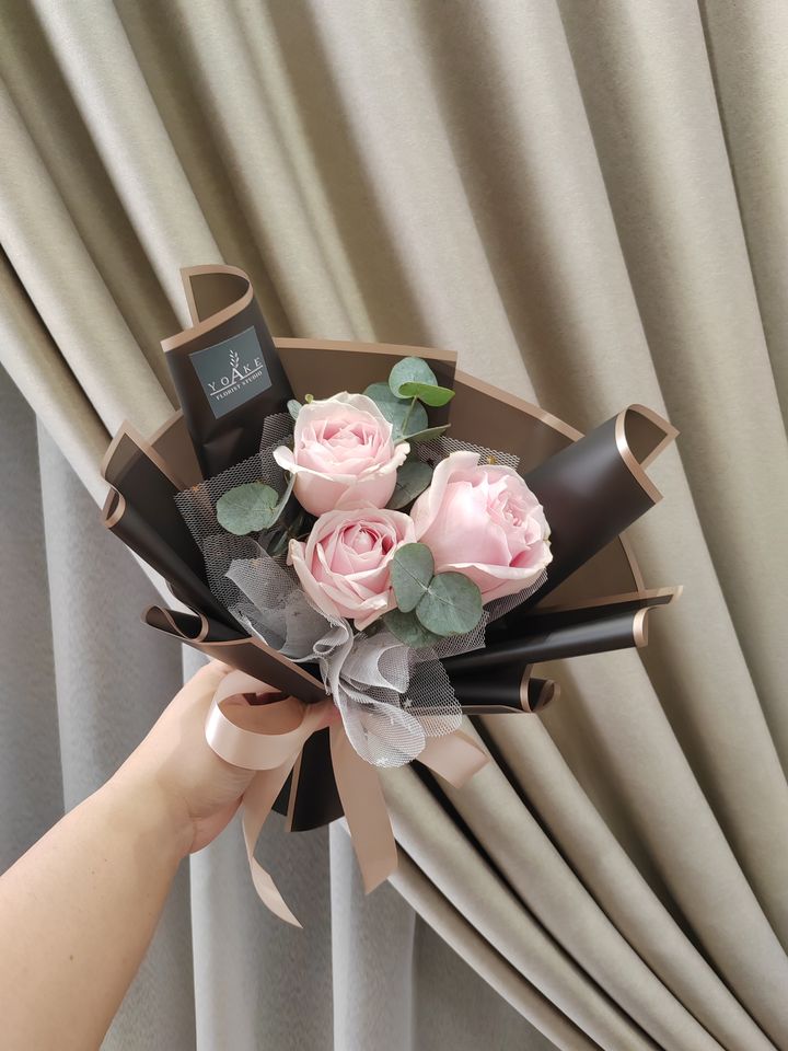 pink rose with modern wrapping, small size bouquet in KL.