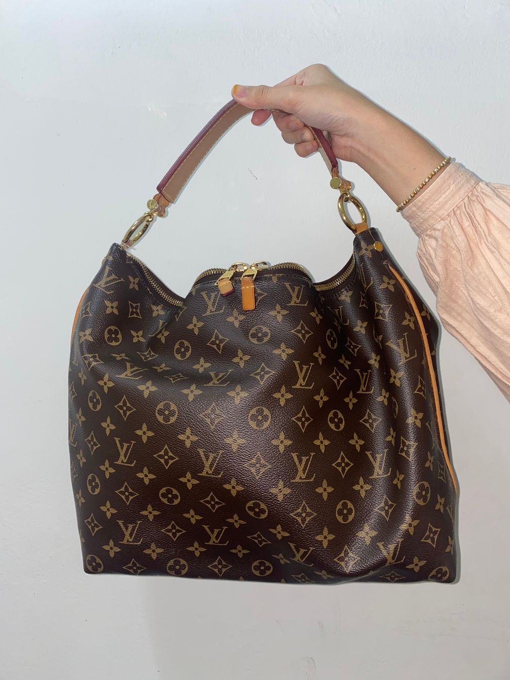Louis Vuitton Sully MM Monogram LV, Luxury, Bags & Wallets on Carousell