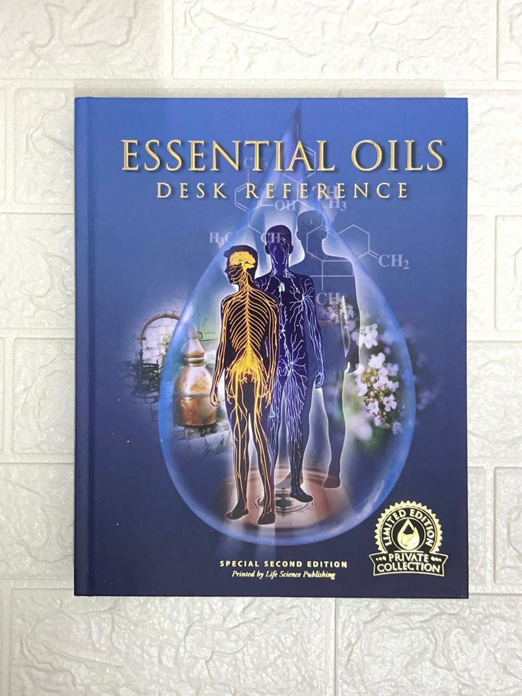 ESSENTIAL OILS DESK REFERENCE Special Second Edition OiLavish Team