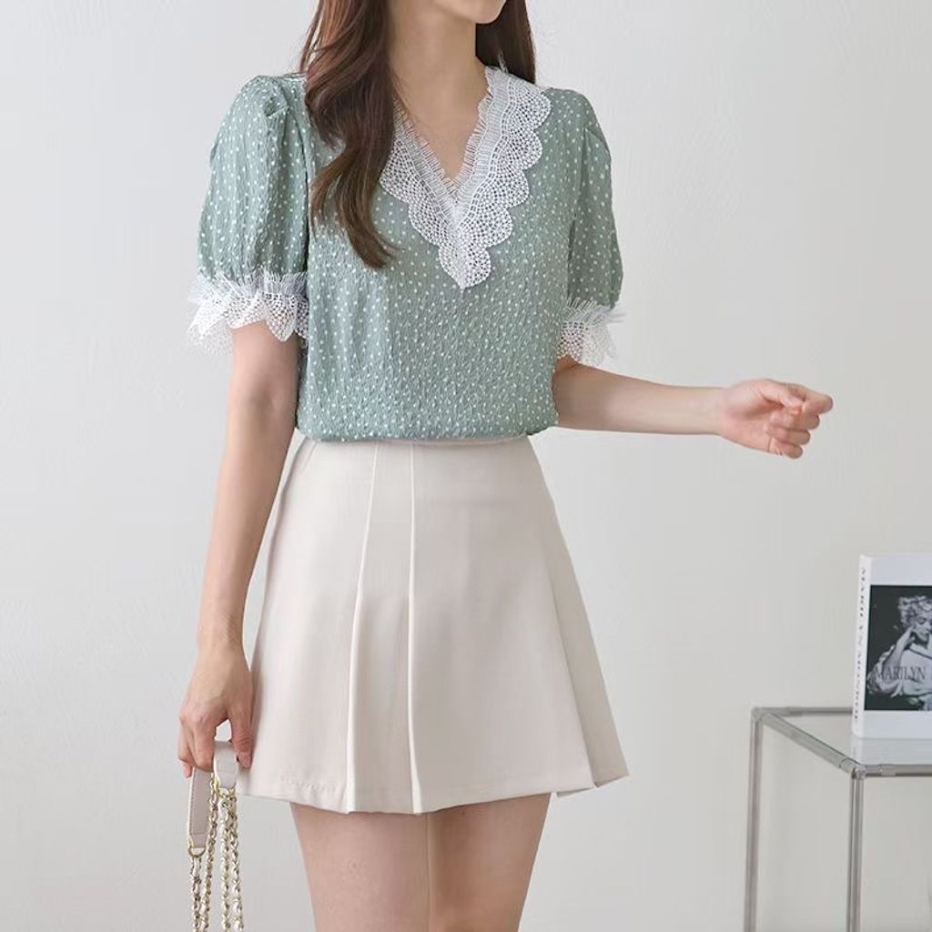K&J 閃亮服飾 - 韓國時尚!V領蕾絲泡泡袖上衣(綠)