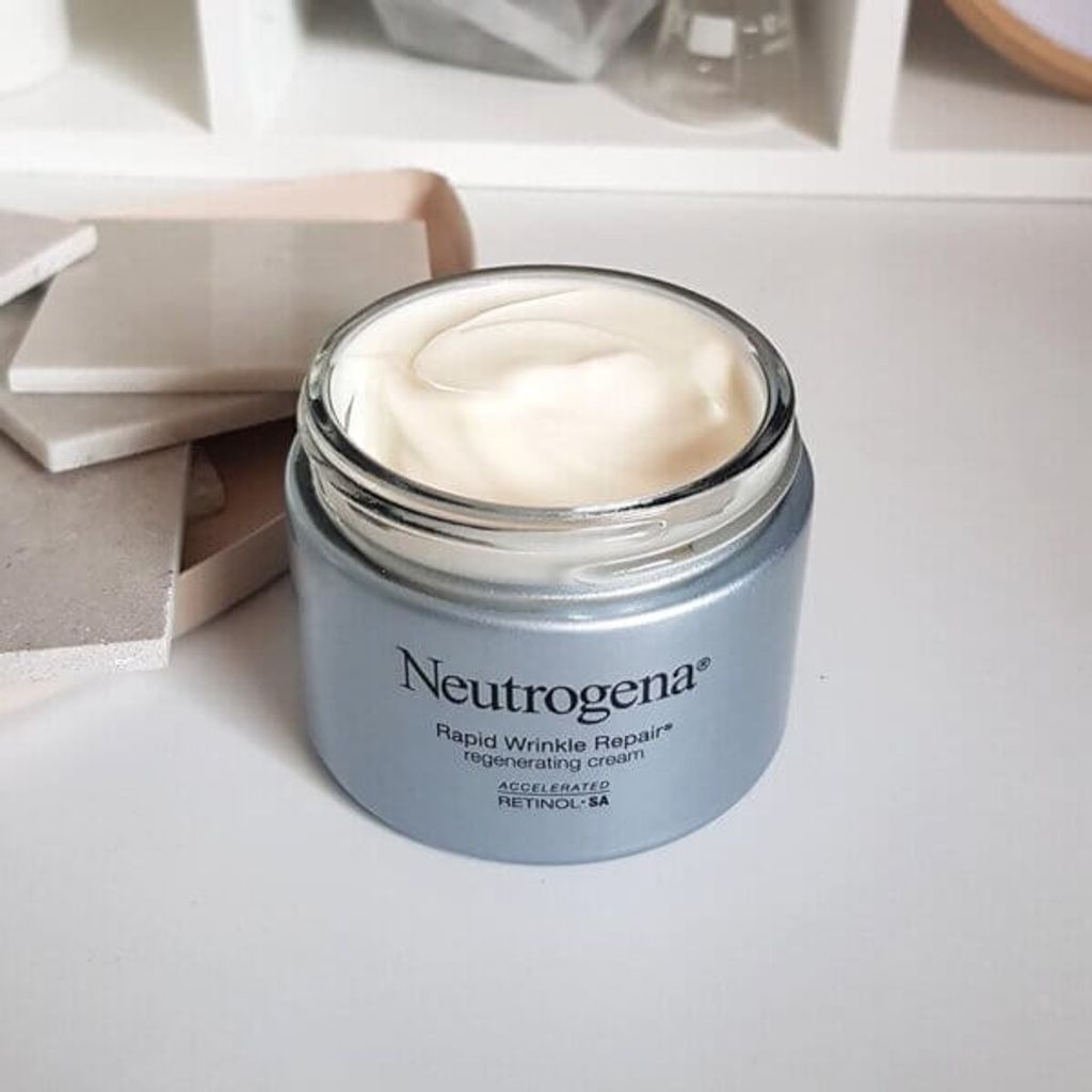 neutrogena-retinol-sa-jar-600x600 (1)