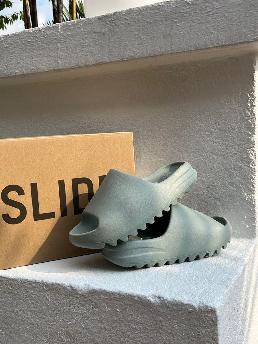 yeezy_slide_salt_1715497240_4260f510_progressive