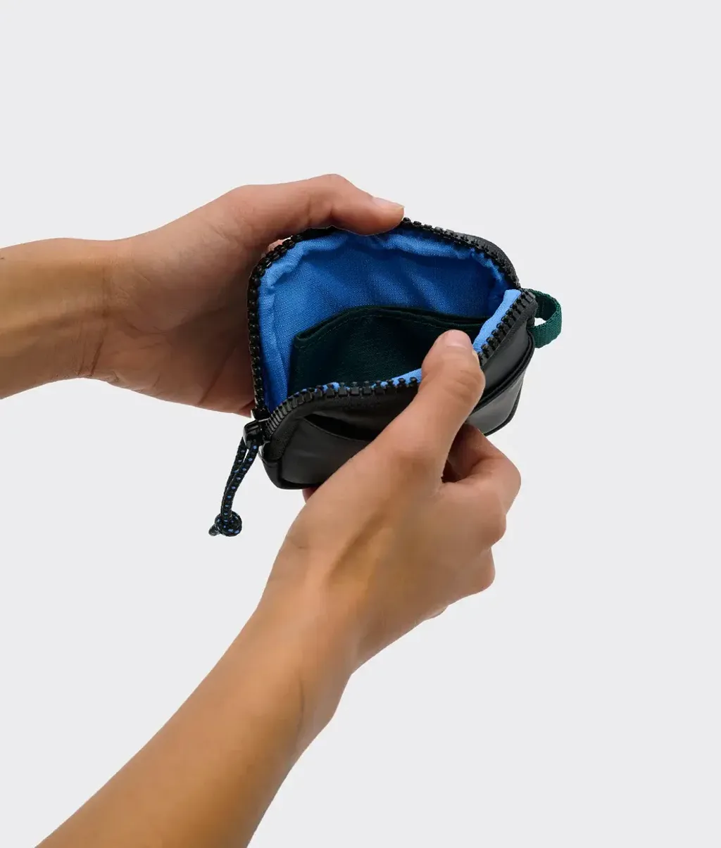 crumpler-early-opener-black-veggie-1