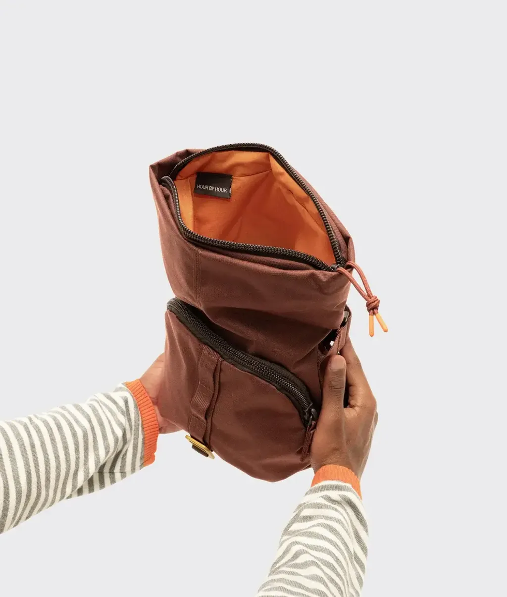 crumpler-hour-by-hour-mahogany-6