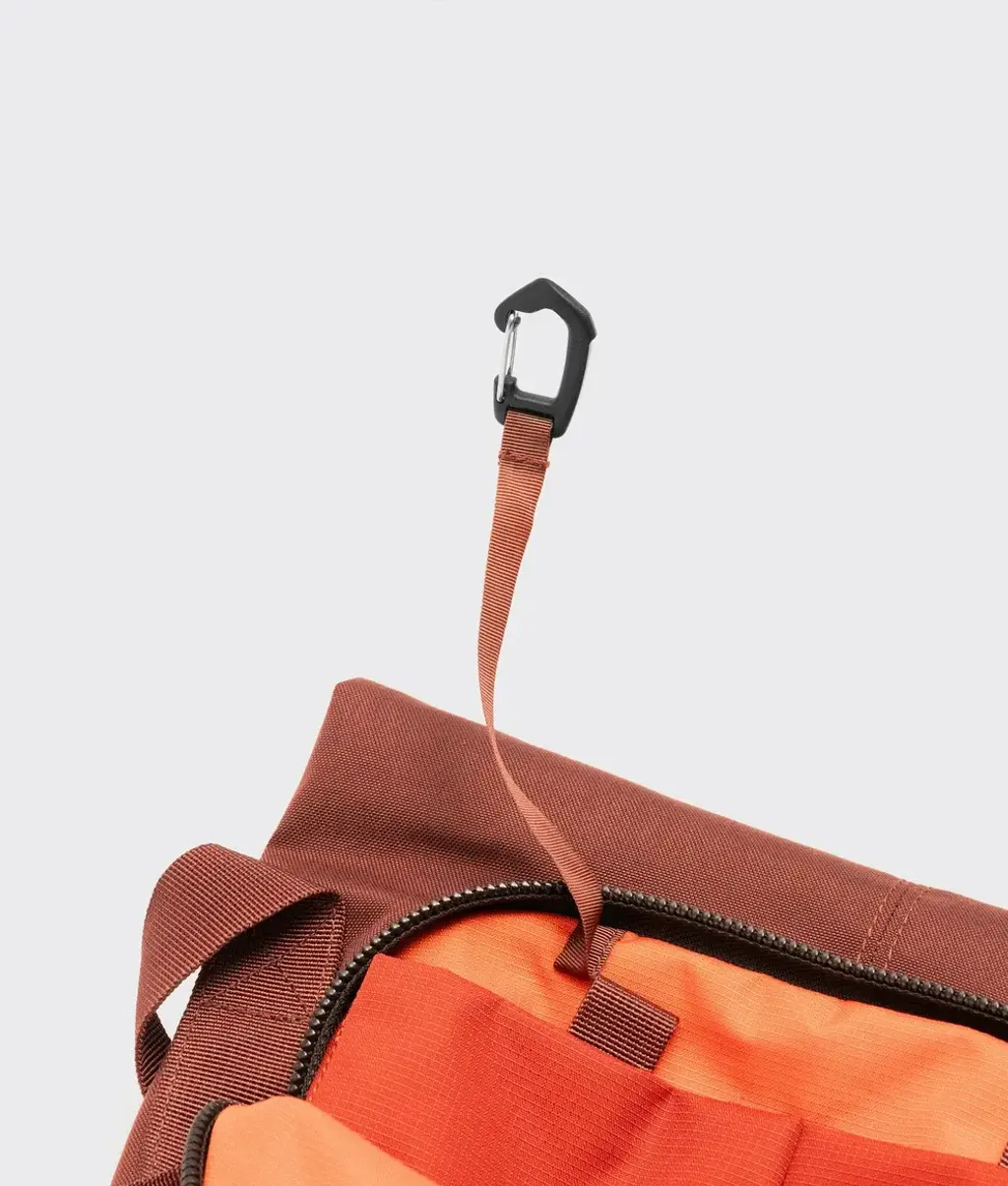 crumpler-hour-by-hour-mahogany-2