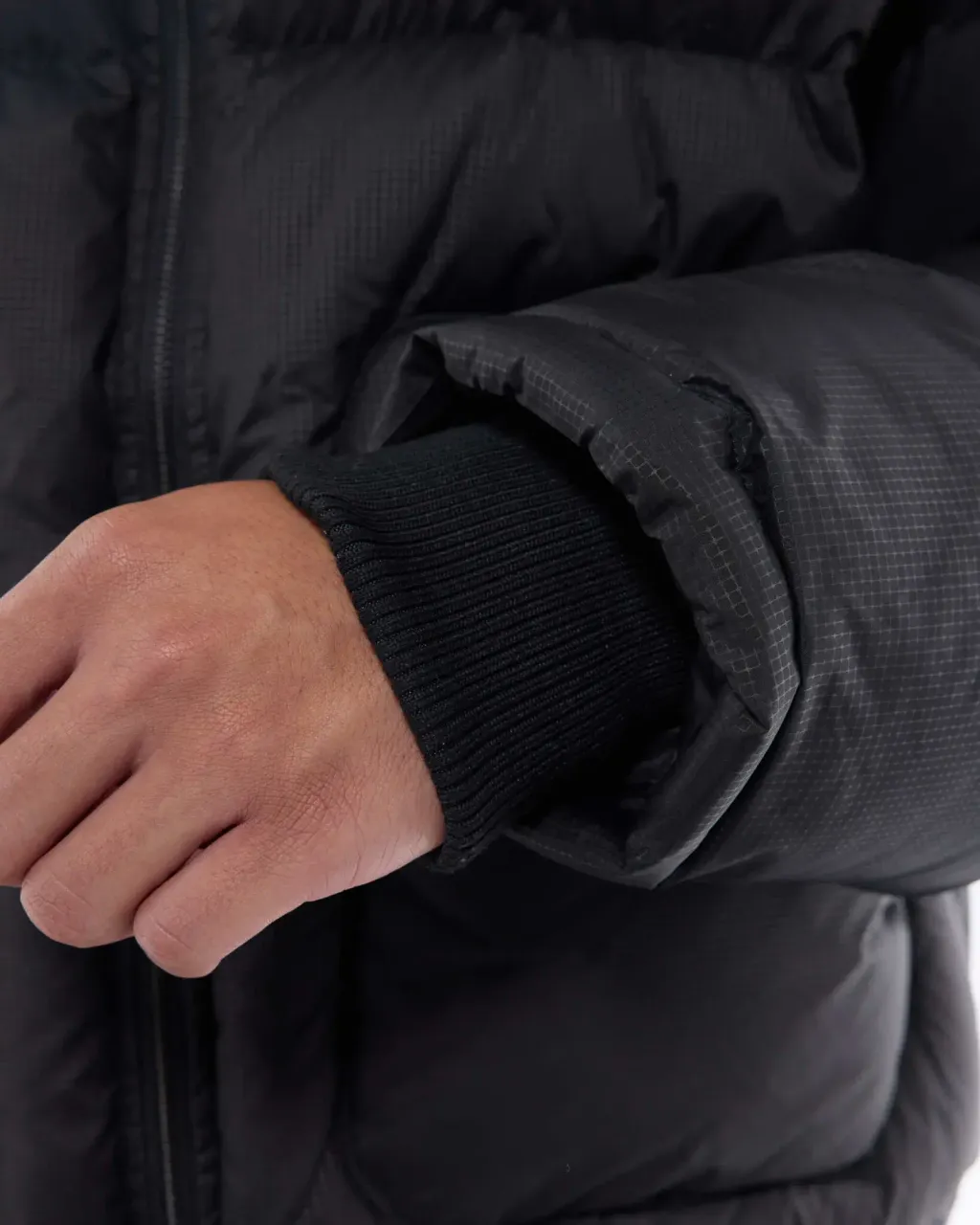 CULLEN.WINTER11177_4ee915ed-9619-42f7-a767-a9b96cb6b987