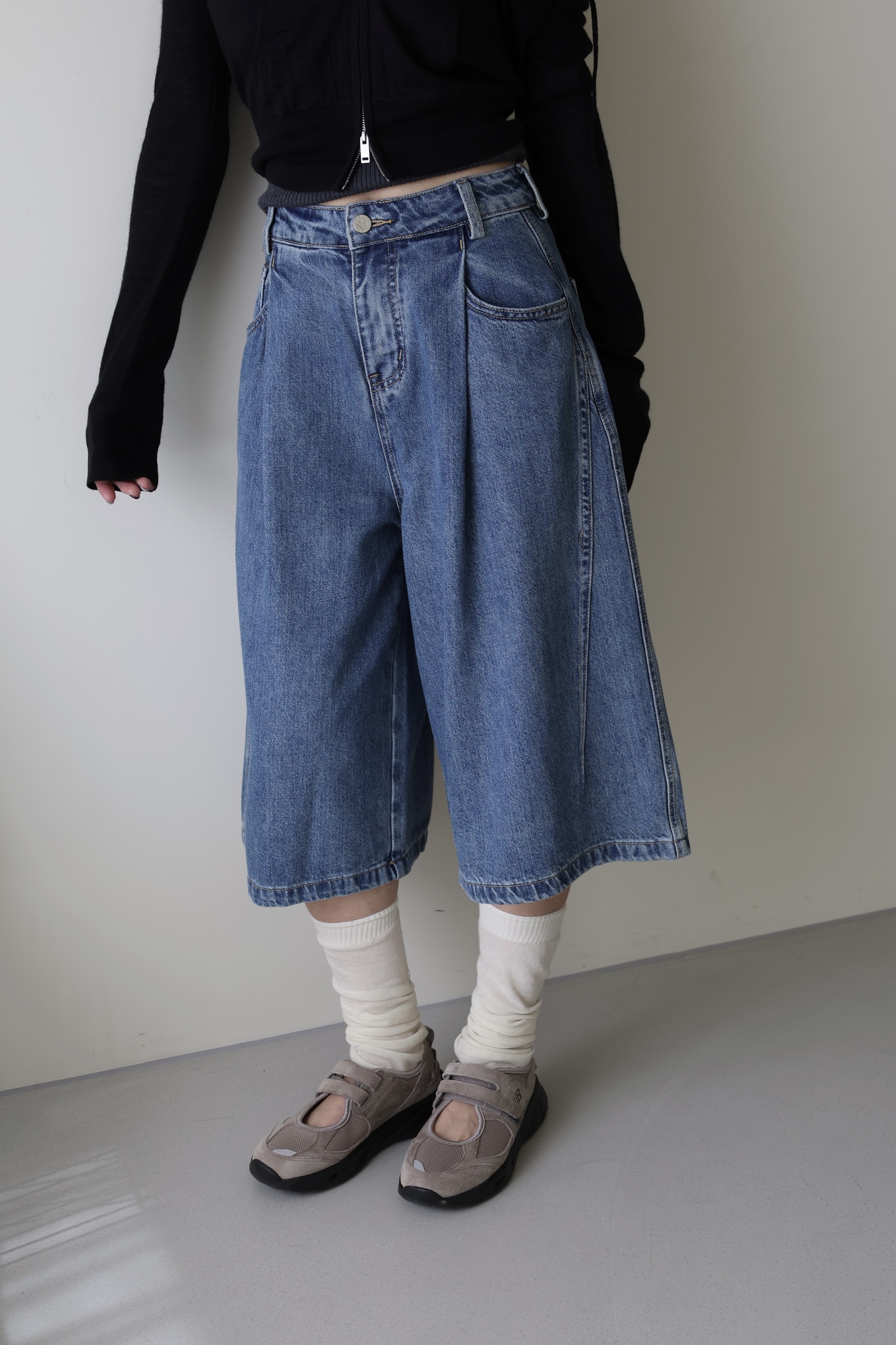 1A6B63C6-0CB2-475A-8CE9-E45F7F0C2628