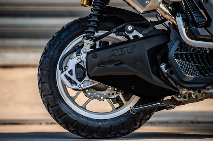 AsurA ADV150 Sporty Rear Swing Arm Cover - Black.png
