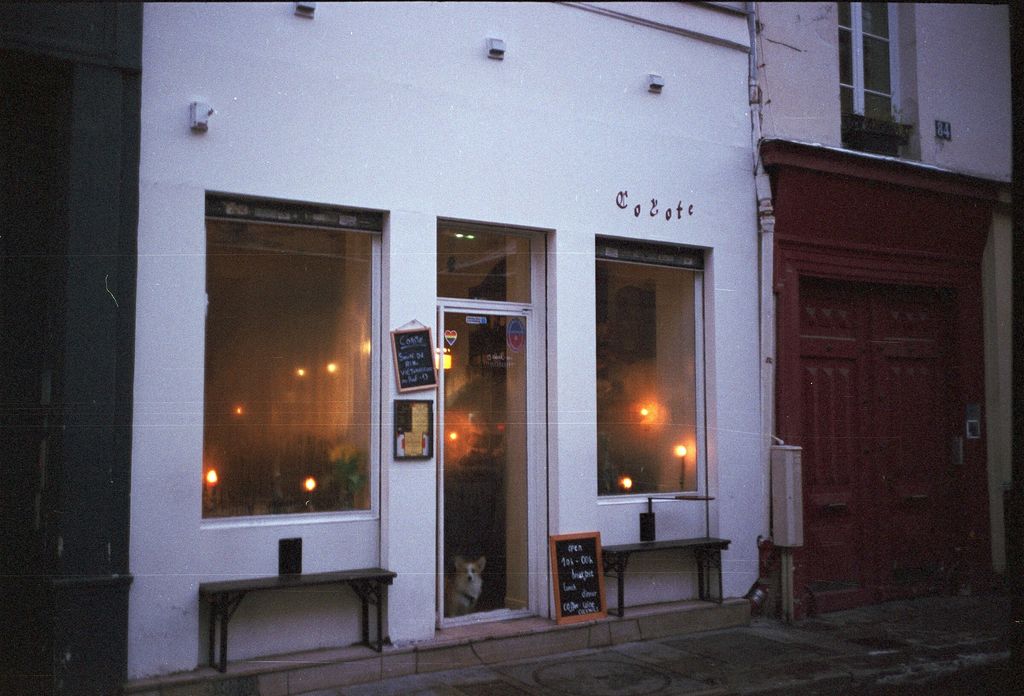 Window covered in mist, Rue des Archives, Chen-Pang Chang