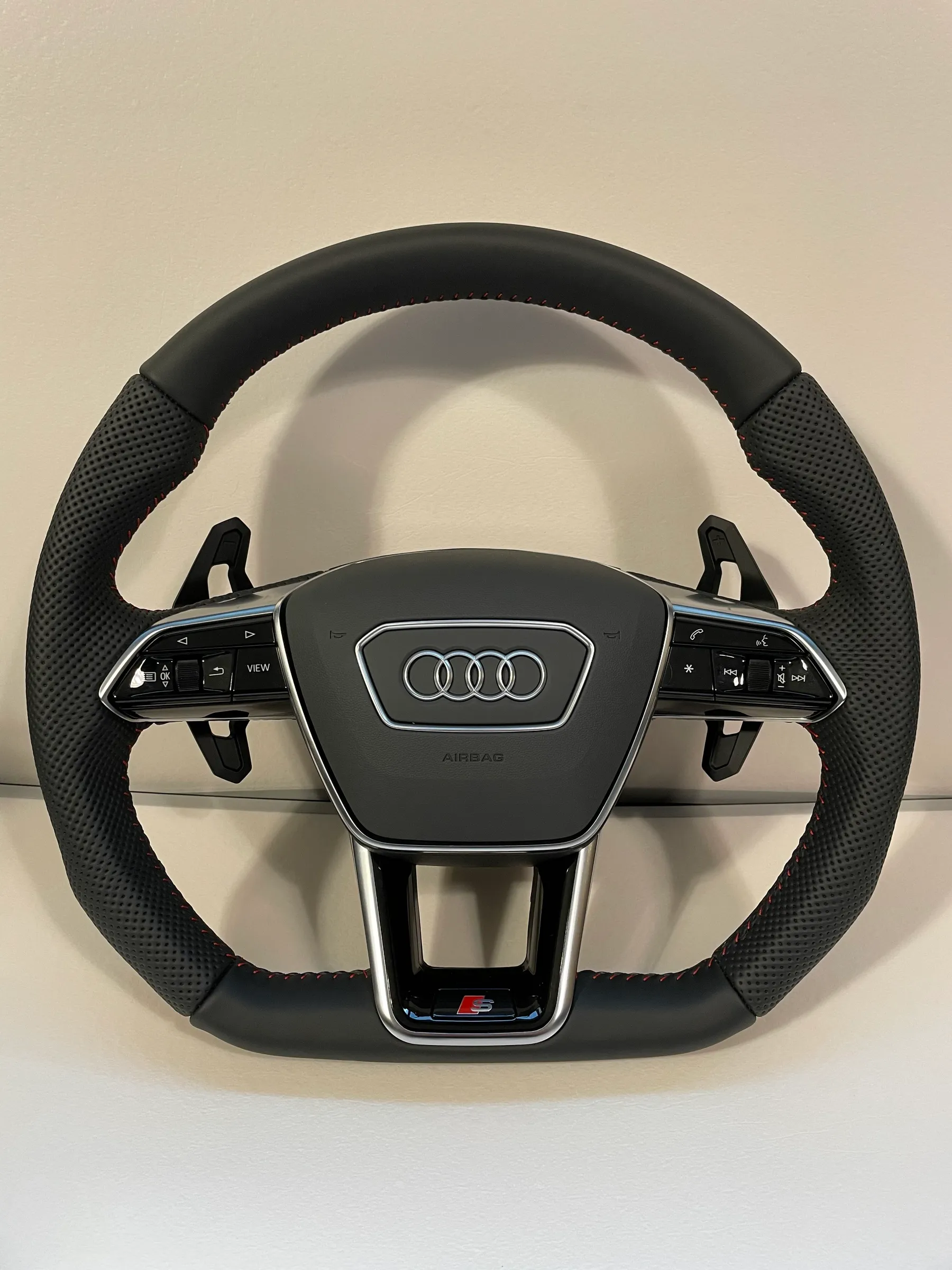 Audi A6/ A7 C8 steering wheel with airbag and urus paddle shifters – Modhub Steering  Wheels