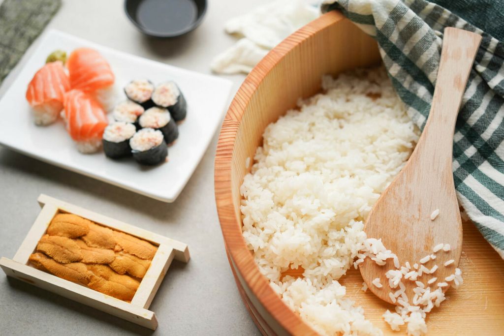 sushi-rice-in-hangiri-600x400@2x.jpg