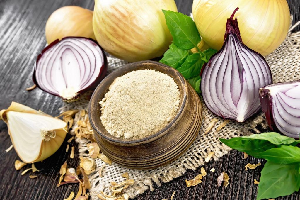 onion-powder-bowl-sacking-purple-yellow-onions-dried-onion-flakes-basil-wooden-board-background_423299-3287.jpg