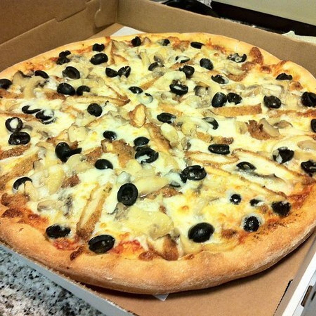 chicken-and-olive-pizza