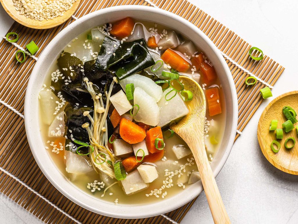 vegan-daikon-miso-soup-recipe-c952aaa4df61c8a62d5727501bd774dc-2560