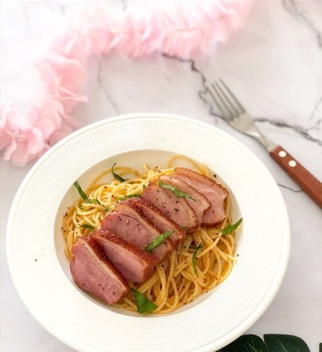 Spaghetti aglio olio with smoked duck