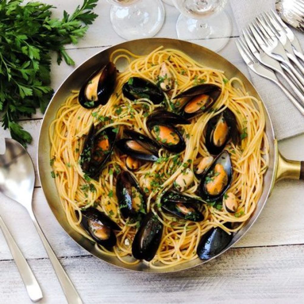 Spaghetti_pasta_with_mussels-500x500