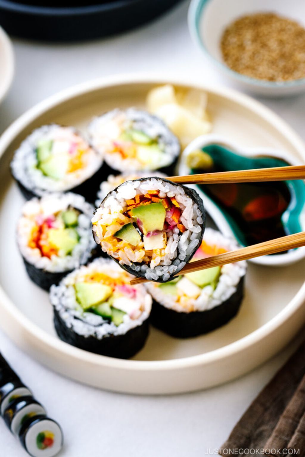 Vegetarian-Sushi-Rolls-9725-IV-800x1200