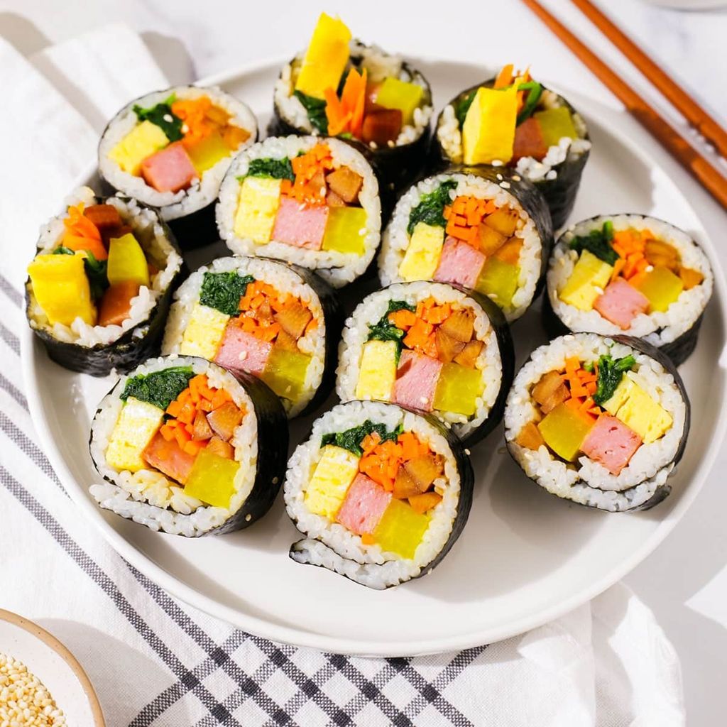 spam-kimbap-cut-on-plate-thumbnail