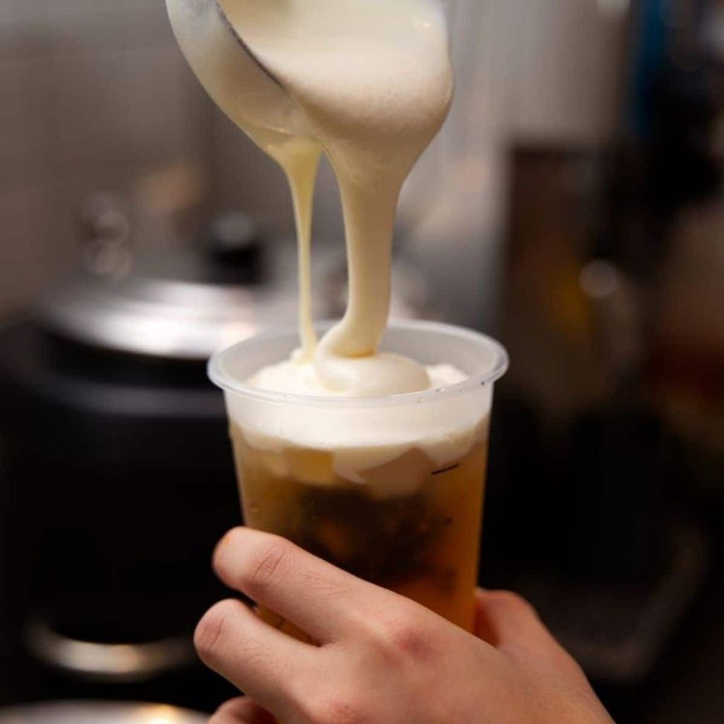 Cheese-foam-poured-on-tea