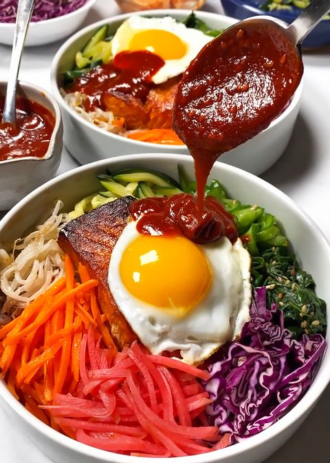 bibimbap-sauce-over-bibimbap-bowl