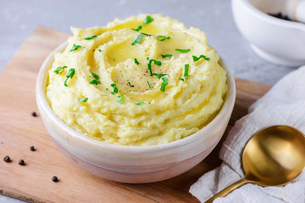 easy-microwave-mashed-potatoes-3059678_hero-01-520a91abceb44719ae5a24a179af8645