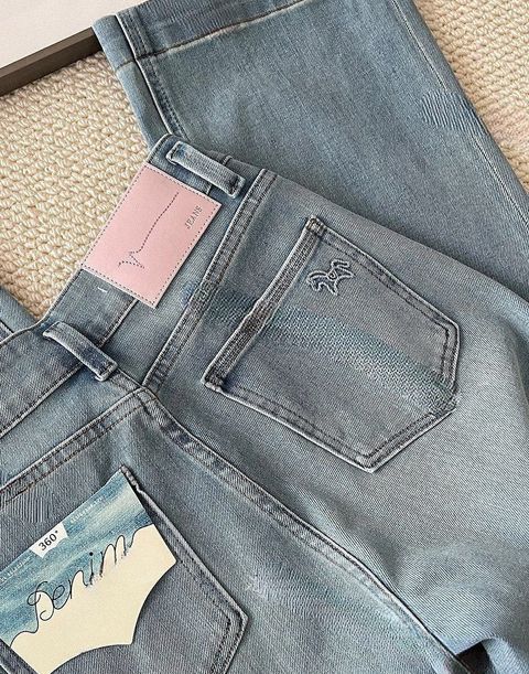 7c27dafe-bddc-423a-8a1b-5eb90ea8a42c (1)