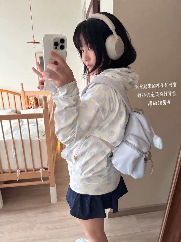泡芙背包鏡前可愛自拍